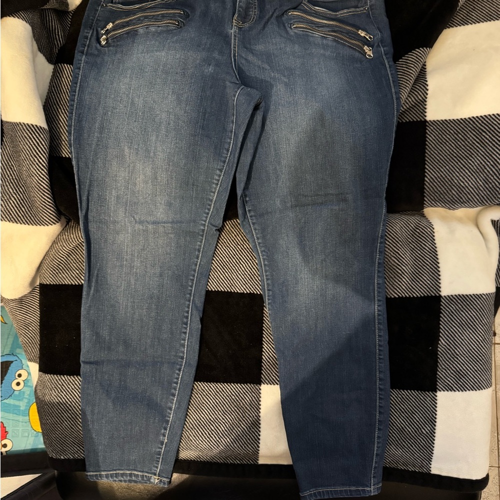 Torrid leggings size 22 like new only wore once 
$25
